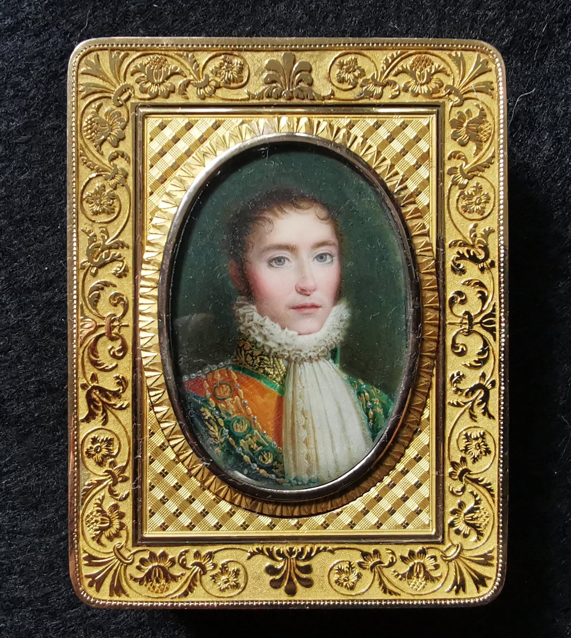 TABATIERE EN OR MINIATURE EUGENE DE BEAUHARNAIS, c. 1805 Galerie Le Curieux